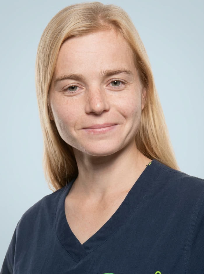 Anna Hoduń - lekarz dentysta, chirurgia stomatologiczna i implantologia