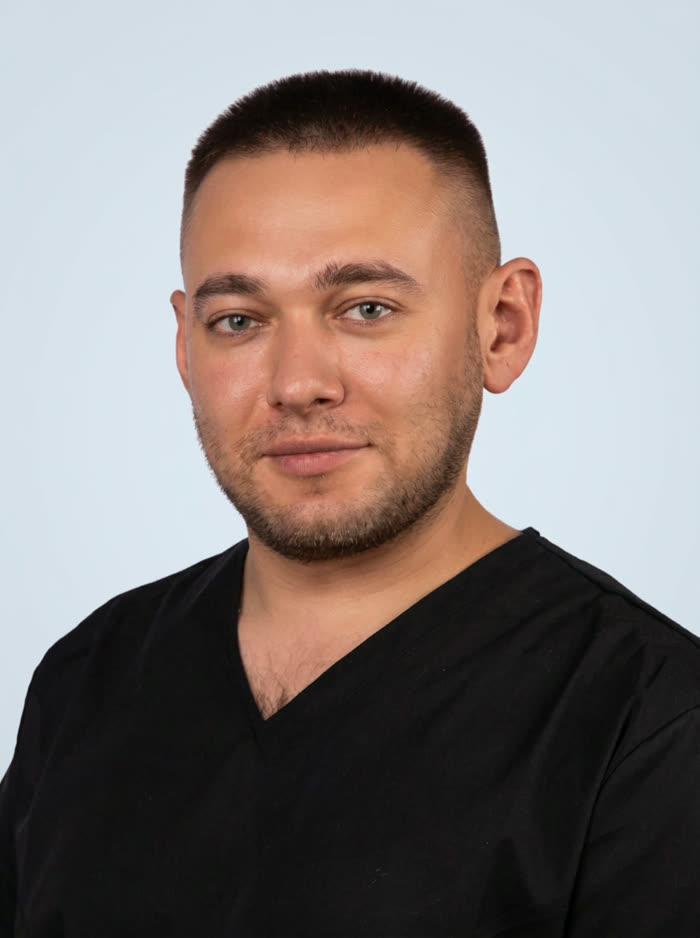 Mykola Savychuk - lekarz dentysta, stomatologia zachowawcza i protetyka